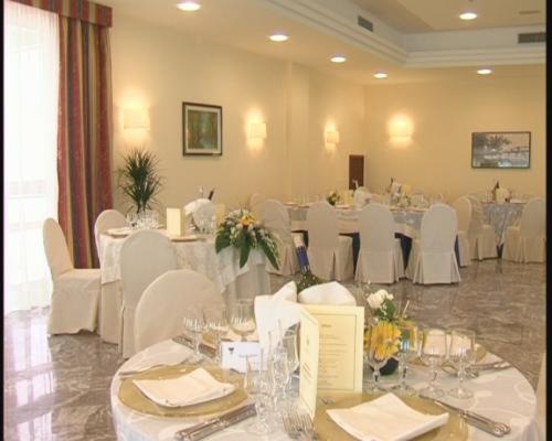 Cava deʼ Tirreni Hotel Pineta Ristorante Castello מראה חיצוני תמונה