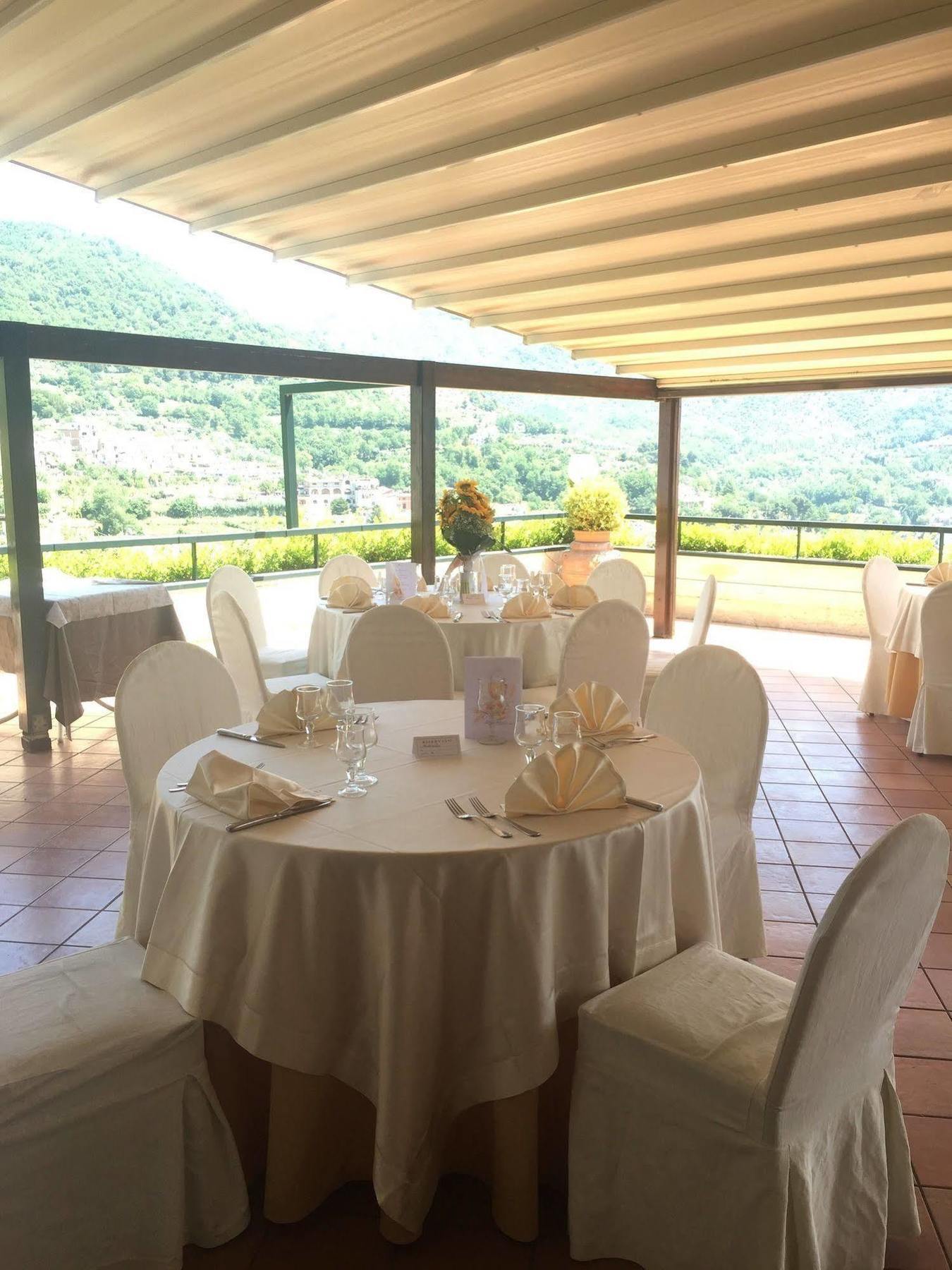 Cava deʼ Tirreni Hotel Pineta Ristorante Castello מראה חיצוני תמונה